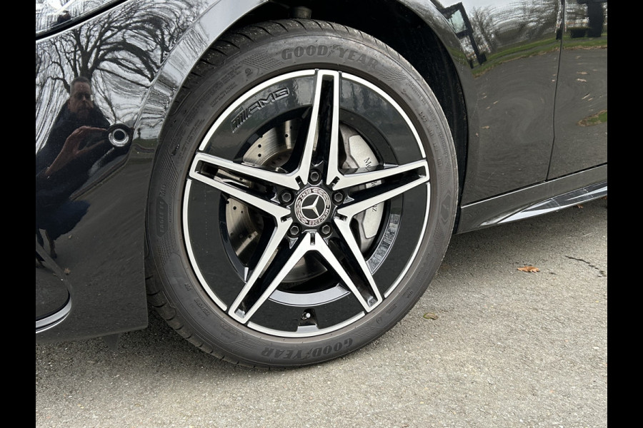 Mercedes-Benz C-Klasse 300e AMG Estate // Trekhaak // Panoramadak // Distronic // 360 Camera // Memory // Sfeerverlichting