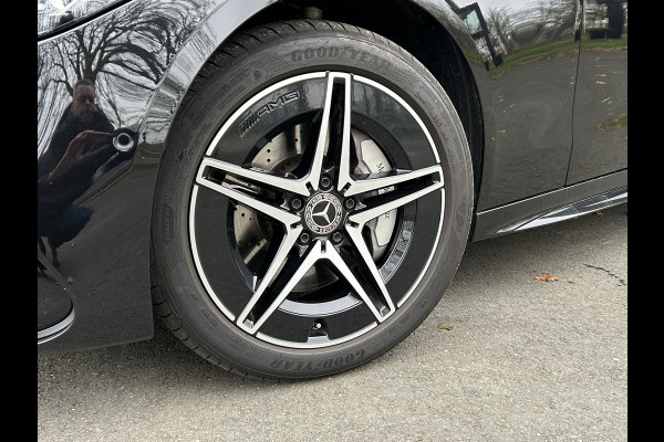 Mercedes-Benz C-Klasse 300e AMG Estate // Trekhaak // Panoramadak // Distronic // 360 Camera // Memory // Sfeerverlichting