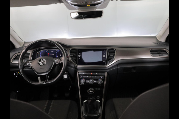 Volkswagen T-Roc 1.0 TSI Style 115pk 6bak| Panorama dak | LM-velgen| el. achterklep | Climatronic