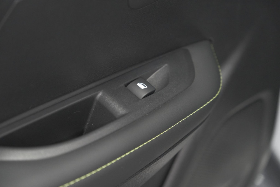 Peugeot 208 Hybrid 136 e-DCS6 GT Camera | Apple Carplay & Android Auto | Parkeersensoren
