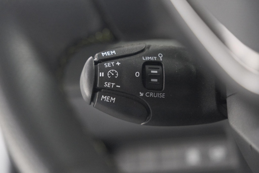 Peugeot 208 Hybrid 136 e-DCS6 GT Camera | Apple Carplay & Android Auto | Parkeersensoren