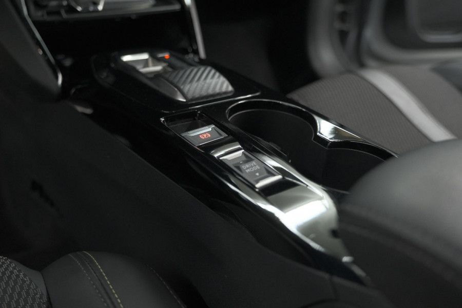 Peugeot 208 Hybrid 136 e-DCS6 GT Camera | Apple Carplay & Android Auto | Parkeersensoren
