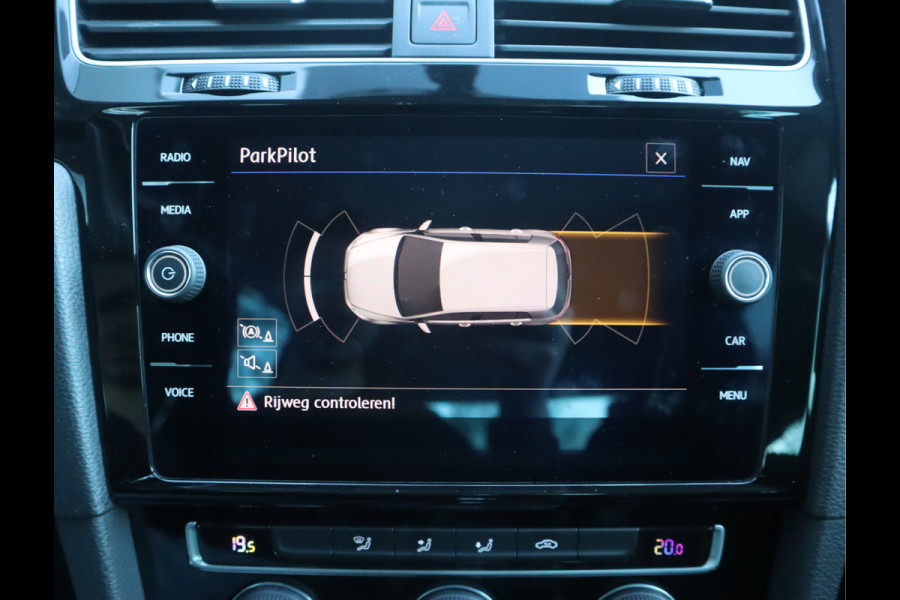 Volkswagen Golf 1.5 TSI Highline R-Line // Dealeronderhouden