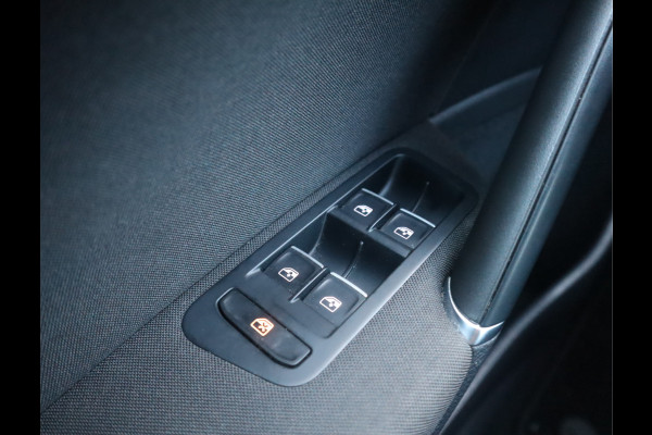 Volkswagen Golf 1.5 TSI Highline R-Line // Dealeronderhouden