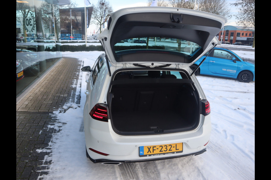 Volkswagen Golf 1.5 TSI Highline R-Line // Dealeronderhouden