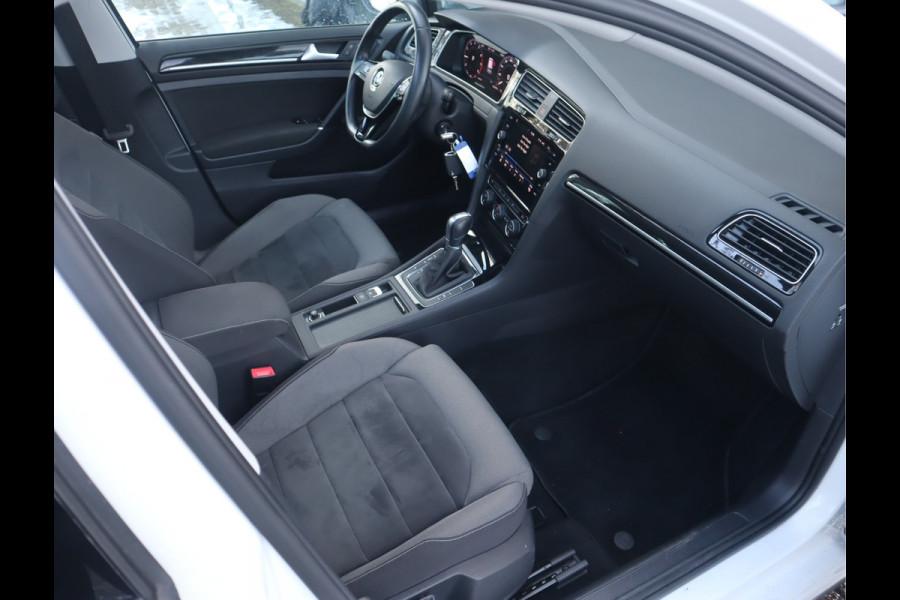 Volkswagen Golf 1.5 TSI Highline R-Line // Dealeronderhouden