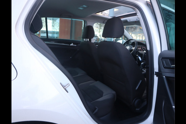 Volkswagen Golf 1.5 TSI Highline R-Line // Dealeronderhouden