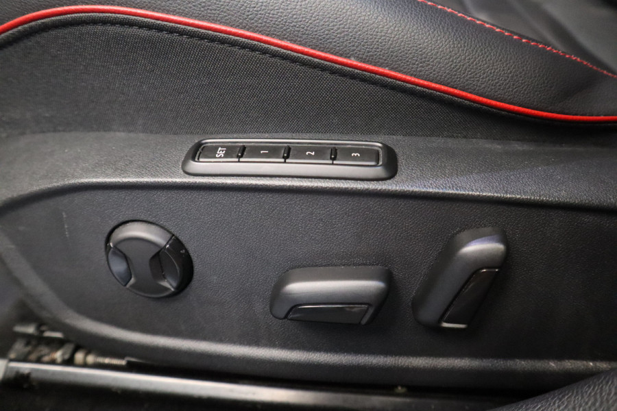 Volkswagen Golf 2.0 TSI GTI ACC Panoramadak Leder Memory seat Harman&kardon