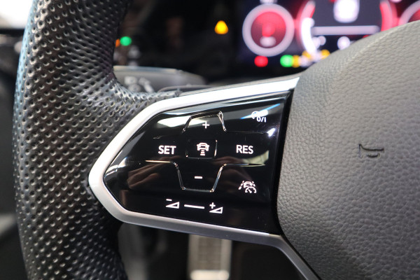 Volkswagen Golf 2.0 TSI GTI ACC Panoramadak Leder Memory seat Harman&kardon