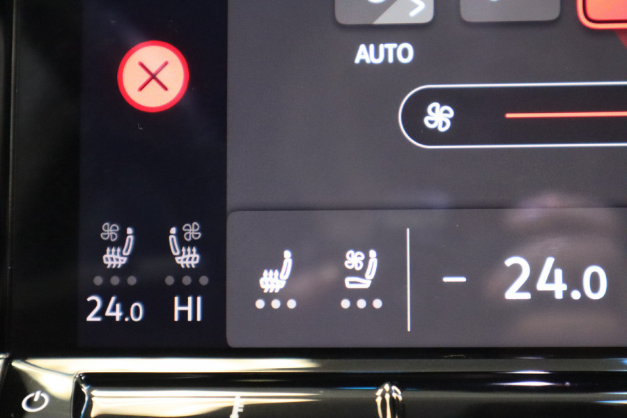 Volkswagen Golf 2.0 TSI GTI ACC Panoramadak Leder Memory seat Harman&kardon