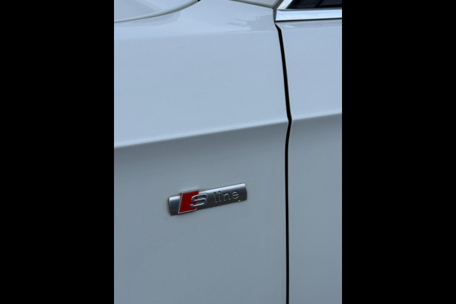 Audi A3 Sportback 30 TFSI Sport S Line Edition - Navigatie I Airco I Sport interieur & Velgen I PDC I Dealer onderhouden