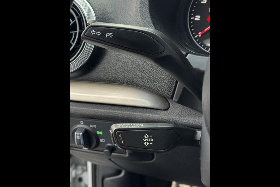 Audi A3 Sportback 30 TFSI Sport S Line Edition - Navigatie I Airco I Sport interieur & Velgen I PDC I Dealer onderhouden