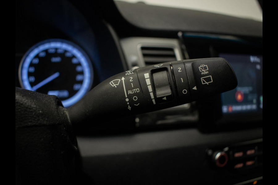 Kia Niro 1.6 GDi Hybrid DynamicLine Sport (NAVI,CAMERA,CRUISE,LANE ASSIST,LEDER,LED,SPORTSTOELEN,LM VELGEN,NETTE STAAT)