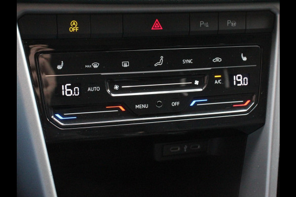 Volkswagen T-Roc 1.5 TSI 150pk DSG Life | Navigatie | Apple Carplay/Android Auto | Adaptive Cruise Control | Trekhaak | Parkeersensoren | Stoelverwarming | Ledverlichting | Getinte ramen | Climate Control |