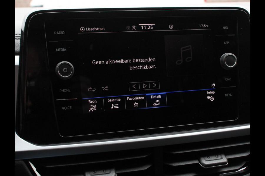 Volkswagen T-Roc 1.5 TSI 150pk DSG Life | Navigatie | Apple Carplay/Android Auto | Adaptive Cruise Control | Trekhaak | Parkeersensoren | Stoelverwarming | Ledverlichting | Getinte ramen | Climate Control |