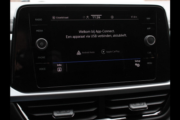 Volkswagen T-Roc 1.5 TSI 150pk DSG Life | Navigatie | Apple Carplay/Android Auto | Adaptive Cruise Control | Trekhaak | Parkeersensoren | Stoelverwarming | Ledverlichting | Getinte ramen | Climate Control |