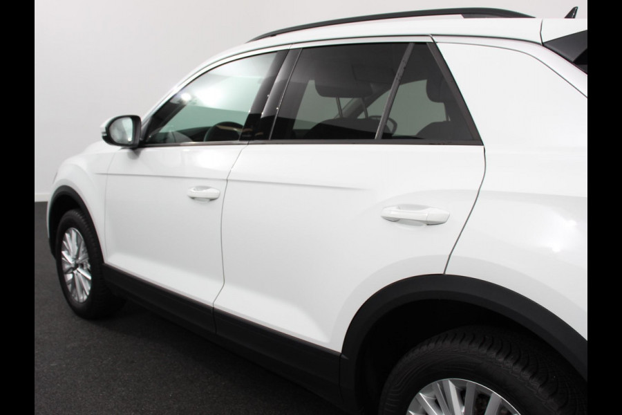 Volkswagen T-Roc 1.5 TSI 150pk DSG Life | Navigatie | Apple Carplay/Android Auto | Adaptive Cruise Control | Trekhaak | Parkeersensoren | Stoelverwarming | Ledverlichting | Getinte ramen | Climate Control |