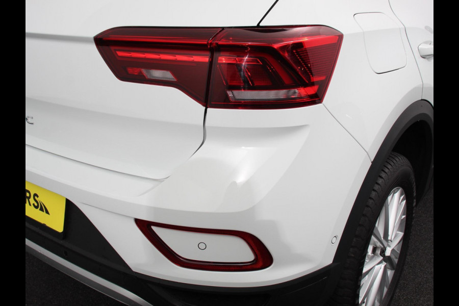 Volkswagen T-Roc 1.5 TSI 150pk DSG Life | Navigatie | Apple Carplay/Android Auto | Adaptive Cruise Control | Trekhaak | Parkeersensoren | Stoelverwarming | Ledverlichting | Getinte ramen | Climate Control |