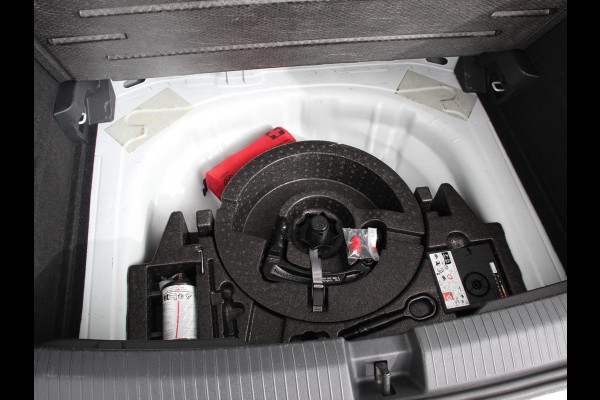 Volkswagen T-Roc 1.5 TSI 150pk DSG Life | Navigatie | Apple Carplay/Android Auto | Adaptive Cruise Control | Trekhaak | Parkeersensoren | Stoelverwarming | Ledverlichting | Getinte ramen | Climate Control |