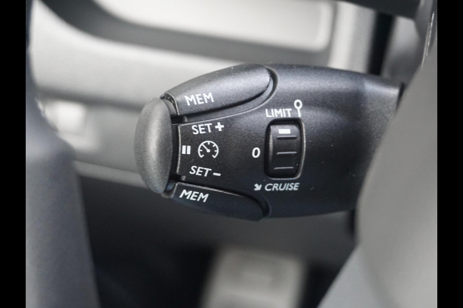 Opel Vivaro Electric L3 75 kWh | tot 8 jaar garantie | navigatie incl. Apple Carplay | airco | parkeersensoren | e-Call pakket | 3-zitplaatsen | rijklaarprijs