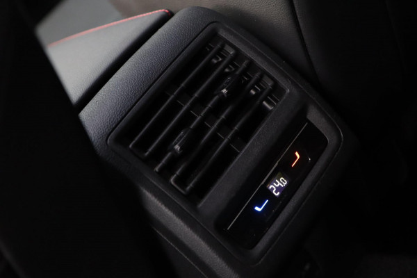 Volkswagen Golf 2.0 TSI GTI Clubsport / PANO / HK / MEMORY / KEYLESS / HUD / IQ / ACC