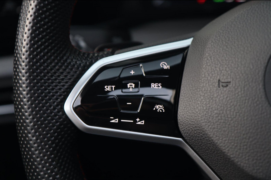 Volkswagen Golf 2.0 TSI GTI Clubsport / PANO / HK / MEMORY / KEYLESS / HUD / IQ / ACC