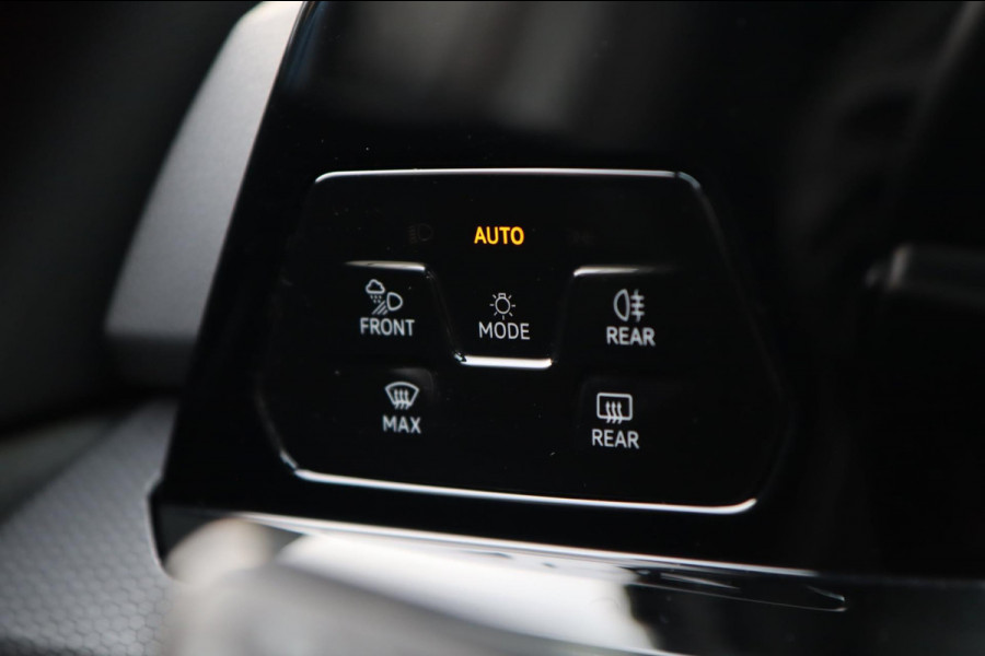 Volkswagen Golf 2.0 TSI GTI Clubsport / PANO / HK / MEMORY / KEYLESS / HUD / IQ / ACC