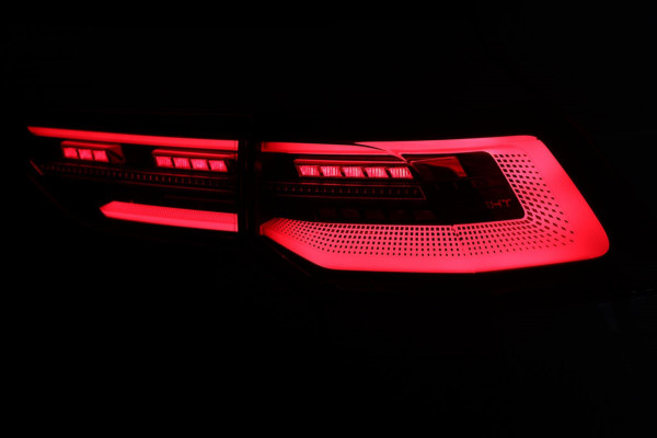 Volkswagen Golf 2.0 TSI GTI Clubsport / PANO / HK / MEMORY / KEYLESS / HUD / IQ / ACC