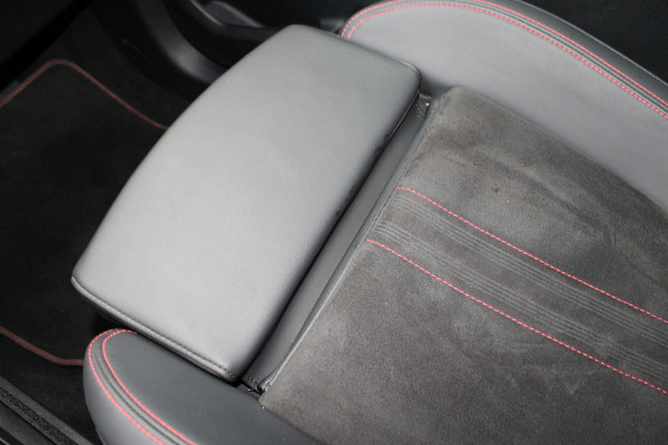 Ford Kuga 2.5 PHEV ST-Line X | Panoramadak | Trekhaak | BLIS | B&O | Full Options