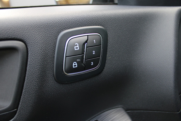 Ford Kuga 2.5 PHEV ST-Line X | Panoramadak | Trekhaak | BLIS | B&O | Full Options