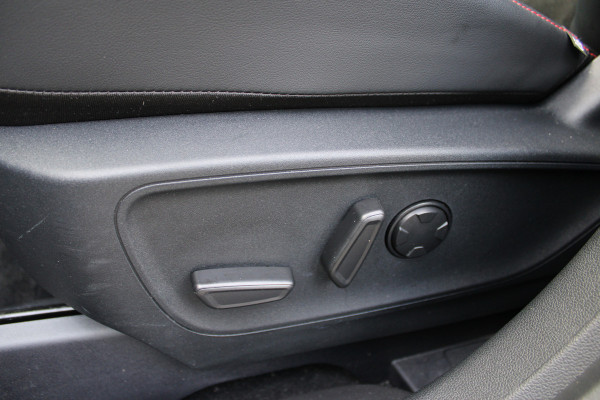 Ford Kuga 2.5 PHEV ST-Line X | Panoramadak | Trekhaak | BLIS | B&O | Full Options