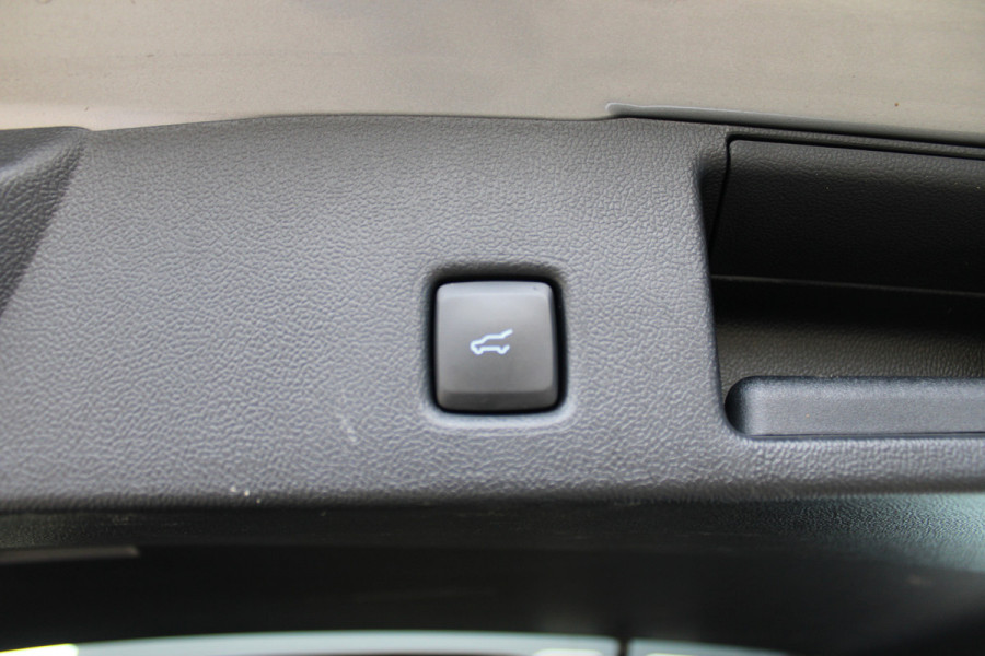 Ford Kuga 2.5 PHEV ST-Line X | Panoramadak | Trekhaak | BLIS | B&O | Full Options
