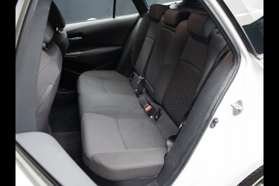 Toyota Corolla Touring Sports 1.8 Hybrid Active Sport (NAVI,CLIMATE,ADAPTIVE CRUISE,CAMERA,PDC,SPORTSTOELEN,LM VELGEN,NETTE STAAT)