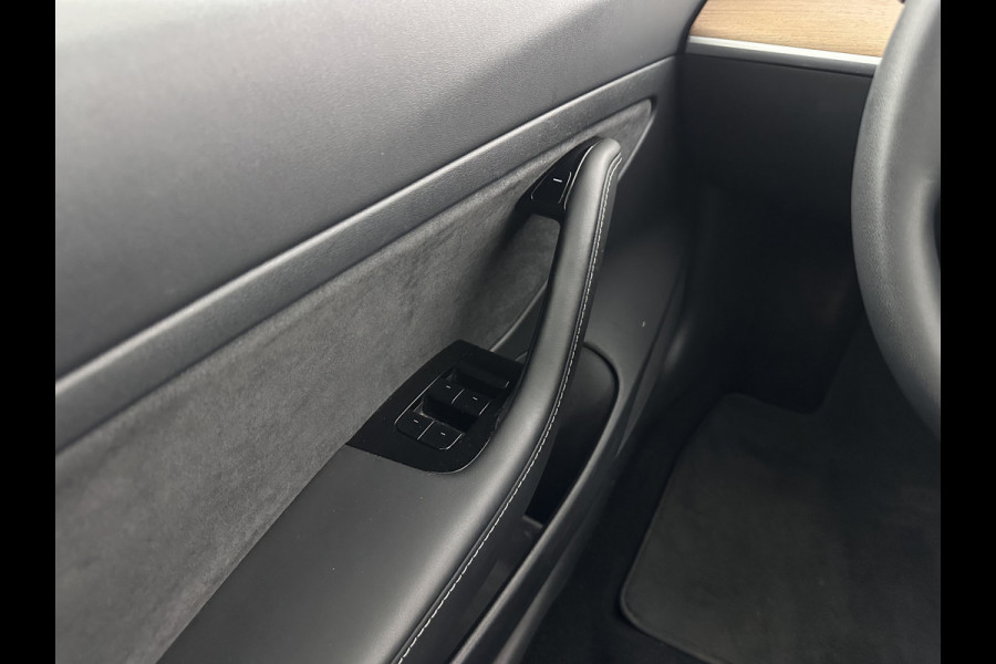 Tesla Model 3 Standard RWD Plus 60 kWh [ 3-Fase ] (INCL-BTW) Aut. *PANO | AUTO-PILOT | LEATHER | KEYLESS | FULL-LED | MEMORY-PACK | TOP-VIEW | DAB | CARPLAY | DIGI-COCKPIT | LANE-ASSIST | COMFORT-SEATS | 19"ALU*