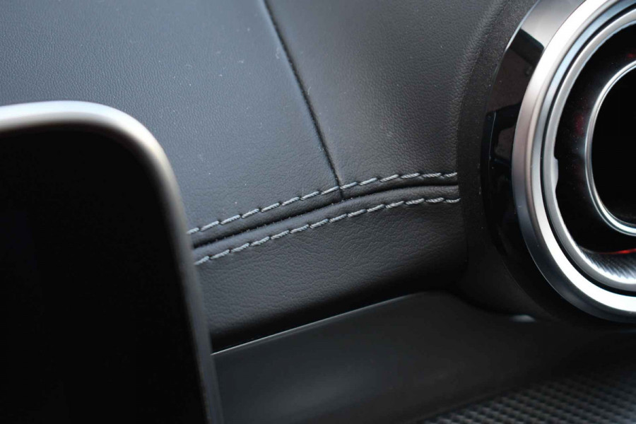 Mercedes-Benz C-Klasse Estate 300 e AMG Magno! Pano Distr Trekh HUD 360 Memory Night