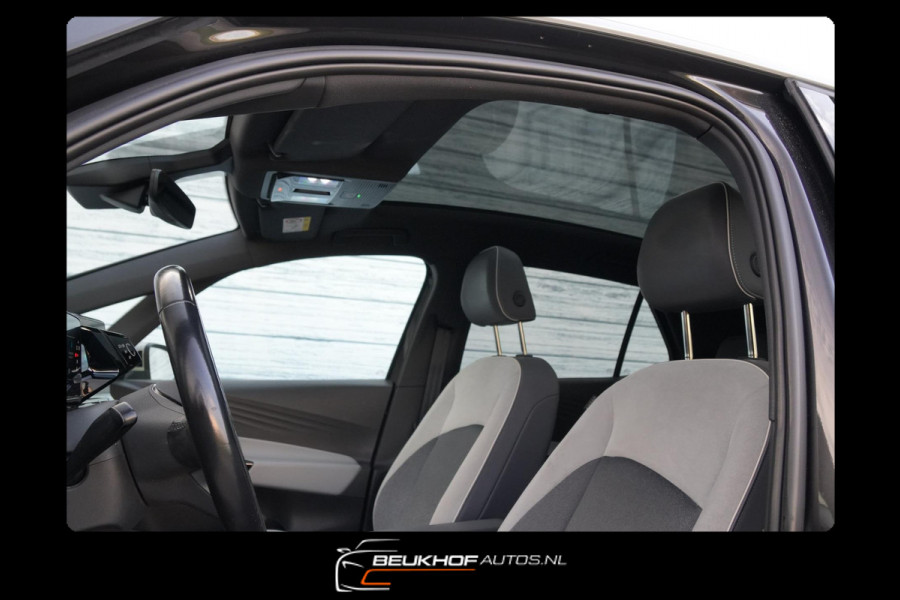 Volkswagen ID.3 First Max 58 kWh Pano Trekhaak Camera Soh94%