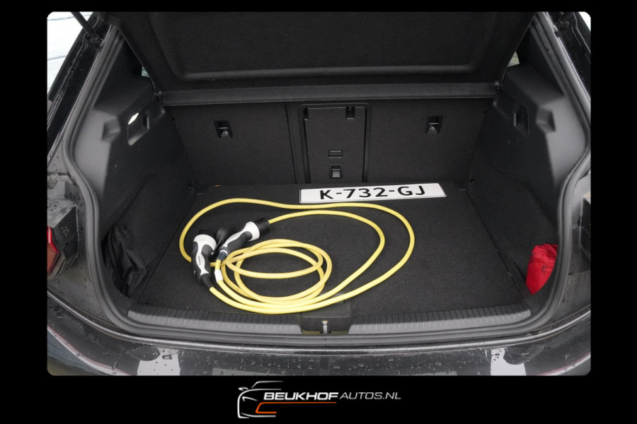 Volkswagen ID.3 First Max 58 kWh Pano Trekhaak Camera Soh94%