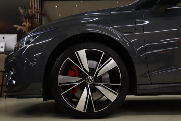 Volkswagen Golf 1.4 eHybrid GTE / PANO/HUD/IQLIGHT/MEM/CARPLAY/VOL