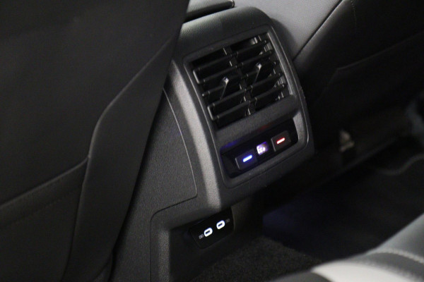 Volkswagen Golf 1.4 eHybrid GTE / PANO/HUD/IQLIGHT/MEM/CARPLAY/VOL