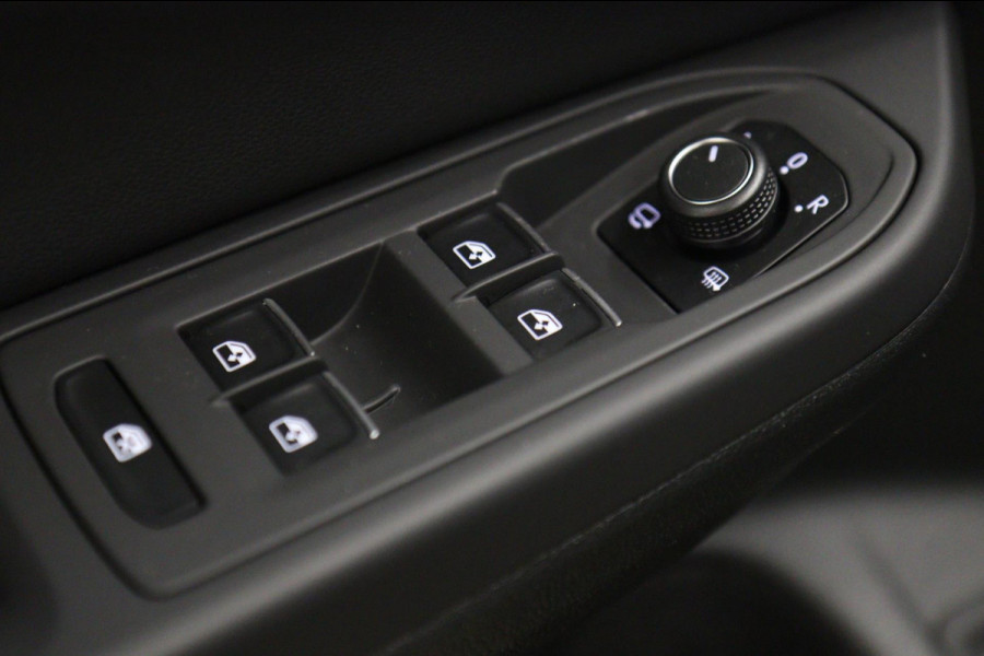 Volkswagen Golf 1.4 eHybrid GTE / PANO/HUD/IQLIGHT/MEM/CARPLAY/VOL