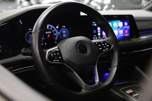 Volkswagen Golf 1.4 eHybrid GTE / PANO/HUD/IQLIGHT/MEM/CARPLAY/VOL