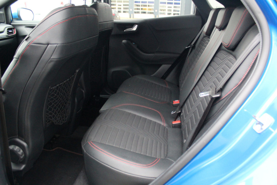 Ford Puma 1.0-155pk EcoBoost Hybrid ST-Line X. Erg mooi, nette, luxe en sportieve Ford Puma ! Autm. airco, stoel-, stuur- en voorraamverw., camera, elektr. achterkl., trekhaak+afneemb. kogel, B&O soundsyst., lane- en side assist, adapt. cruise cntrl, LED verl. etc.