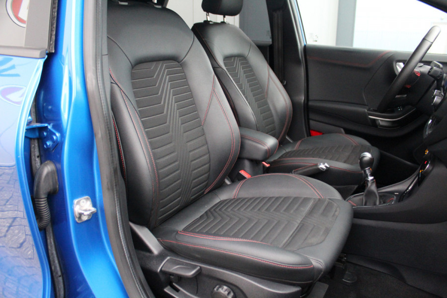 Ford Puma 1.0-155pk EcoBoost Hybrid ST-Line X. Erg mooi, nette, luxe en sportieve Ford Puma ! Autm. airco, stoel-, stuur- en voorraamverw., camera, elektr. achterkl., trekhaak+afneemb. kogel, B&O soundsyst., lane- en side assist, adapt. cruise cntrl, LED verl. etc.