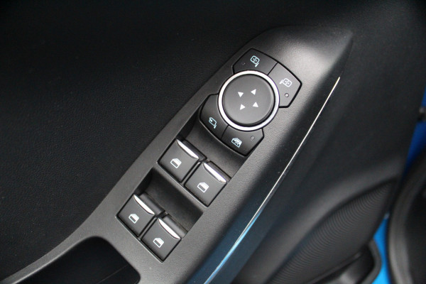 Ford Puma 1.0-155pk EcoBoost Hybrid ST-Line X. Erg mooi, nette, luxe en sportieve Ford Puma ! Autm. airco, stoel-, stuur- en voorraamverw., camera, elektr. achterkl., trekhaak+afneemb. kogel, B&O soundsyst., lane- en side assist, adapt. cruise cntrl, LED verl. etc.