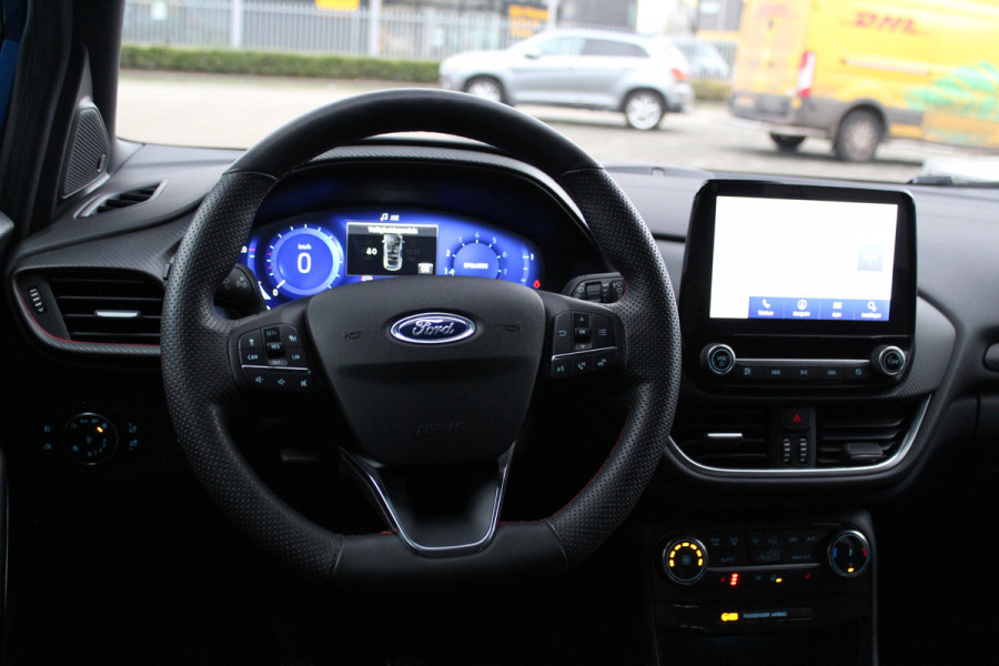 Ford Puma 1.0-155pk EcoBoost Hybrid ST-Line X. Erg mooi, nette, luxe en sportieve Ford Puma ! Autm. airco, stoel-, stuur- en voorraamverw., camera, elektr. achterkl., trekhaak+afneemb. kogel, B&O soundsyst., lane- en side assist, adapt. cruise cntrl, LED verl. etc.