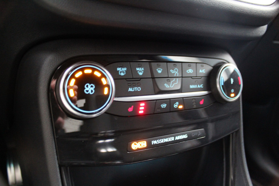 Ford Puma 1.0-155pk EcoBoost Hybrid ST-Line X. Erg mooi, nette, luxe en sportieve Ford Puma ! Autm. airco, stoel-, stuur- en voorraamverw., camera, elektr. achterkl., trekhaak+afneemb. kogel, B&O soundsyst., lane- en side assist, adapt. cruise cntrl, LED verl. etc.