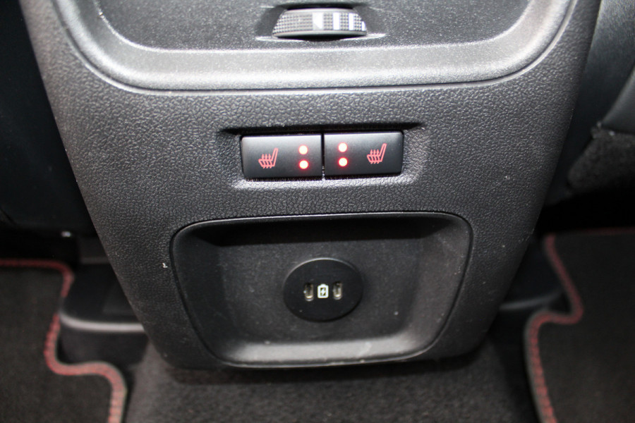 Ford Kuga 2.5-243pk PHEV ST-Line X. Trekgewicht 2.100kg. Nieuw Model ! Van €. 54.937,- voor €. 43.735,- Trekgewicht van 2.100kg ! Elektr. panodak., elektr. trekhaak, stoel-, stuur- en voorraamverw., 360gr. Camera, HUD, AppleCarplay/Androidauto, Elektr. verstelb. comfortstoelen, LED verl.