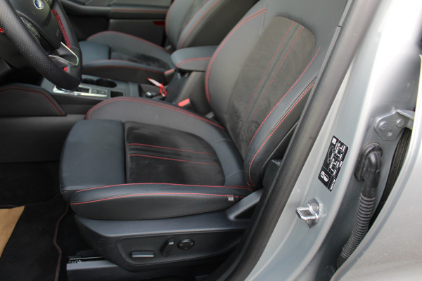 Ford Kuga 2.5-243pk PHEV ST-Line X. Nieuwste model ! Van €. 54.937,- voor €. 43.735,- ! Trekgewicht 2.100kg ! Elektr. panoramadak, Elektr. inklapb. trekhaak, stoel-, stuur- en voorraamverw., lane- en side assist, 360gr. camera, HUD, Apple/Android, Elektr. verstelb. stoelen, LED verl. etc etc