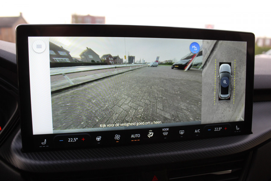 Ford Kuga 2.5-243pk PHEV ST-Line X. Nieuwste model ! Van €. 54.937,- voor €. 43.735,- ! Trekgewicht 2.100kg ! Elektr. panoramadak, Elektr. inklapb. trekhaak, stoel-, stuur- en voorraamverw., lane- en side assist, 360gr. camera, HUD, Apple/Android, Elektr. verstelb. stoelen, LED verl. etc etc