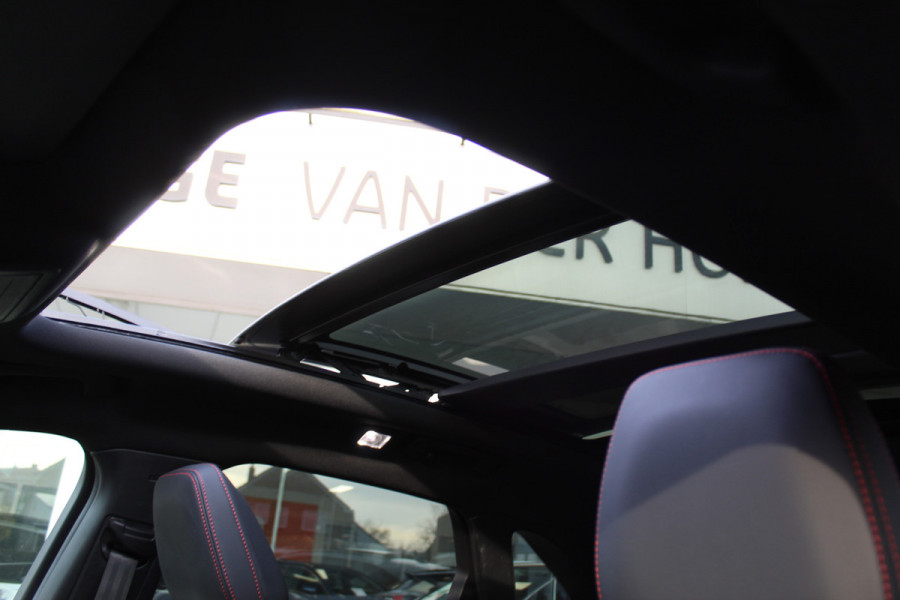 Ford Kuga 2.5-243pk PHEV ST-Line X. Nieuwste model ! Van €. 54.937,- voor €. 43.735,- ! Trekgewicht 2.100kg ! Elektr. panoramadak, Elektr. inklapb. trekhaak, stoel-, stuur- en voorraamverw., lane- en side assist, 360gr. camera, HUD, Apple/Android, Elektr. verstelb. stoelen, LED verl. etc etc